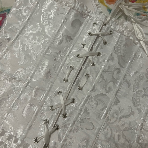 Spirit White Floral Corset - Picture 4 of 8